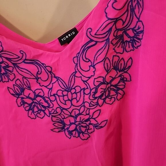 Beautiful embroidered torrid top size 5 perfect condition - Picture 4 of 5